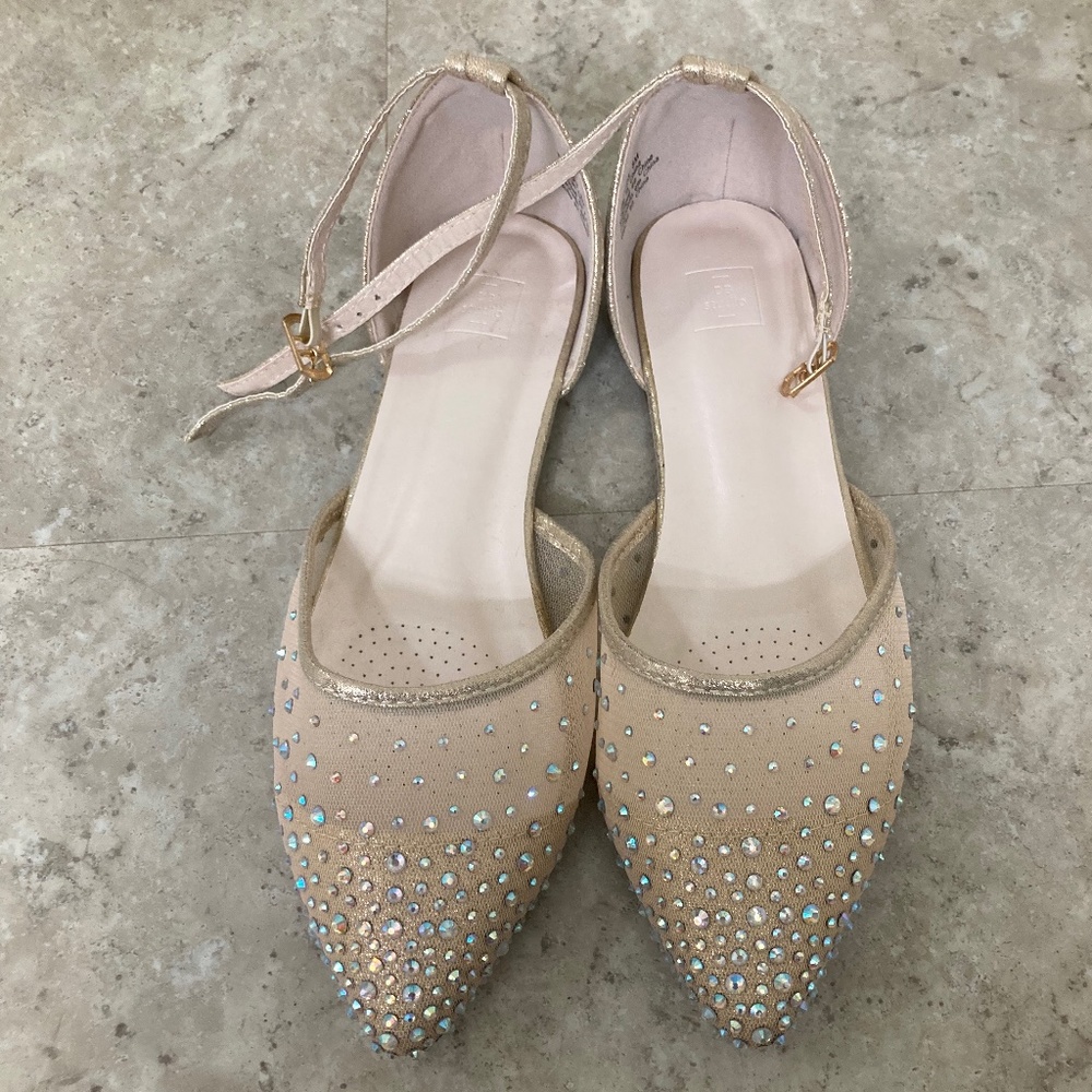 Sparkly gold pointed flats